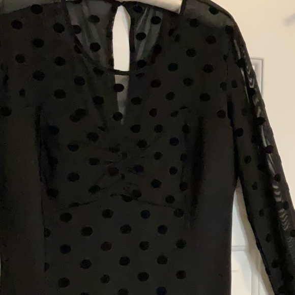 Guess New Black Top,velvet polka dots, Size XL.Elegant, flattering. Perfect - Picture 4 of 7